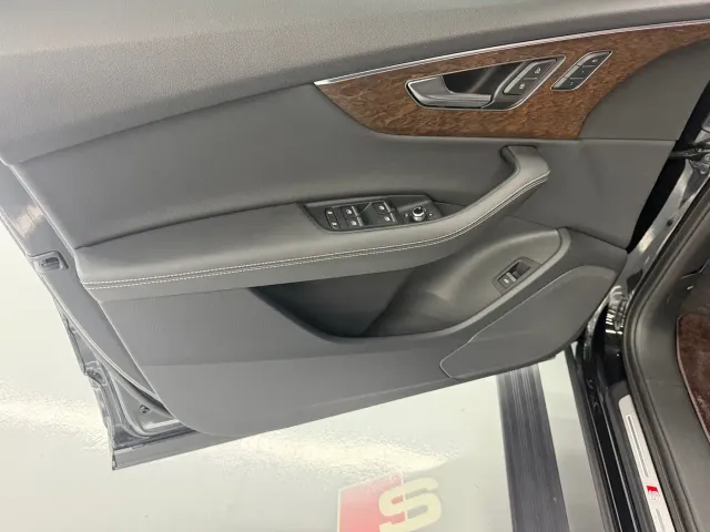 Audi Q7 — Фото автомобиля 14
