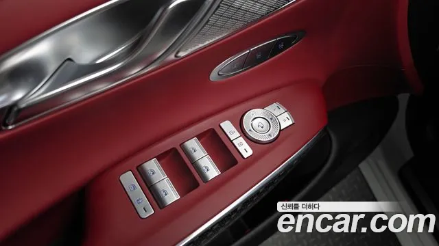 Genesis GV70 — Фото автомобиля 27