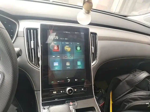 Roewe i6 MAX EV — Фото автомобиля 12