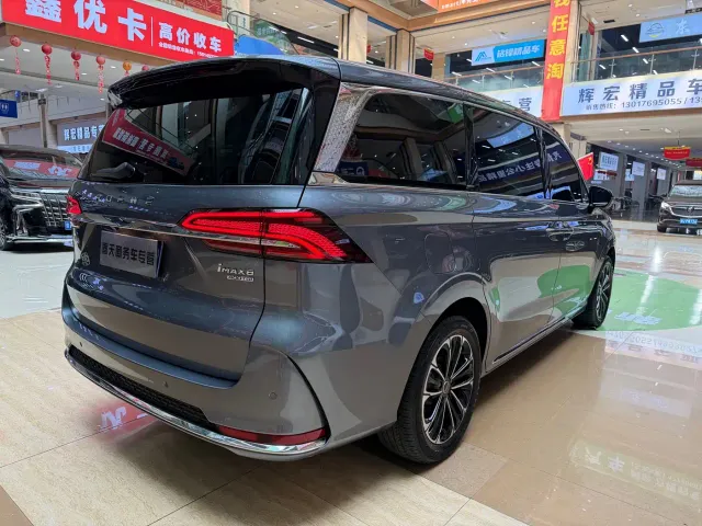Roewe iMAX8 — Фото автомобиля 8