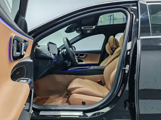 Mercedes-Benz E-Class — Фото автомобиля 11
