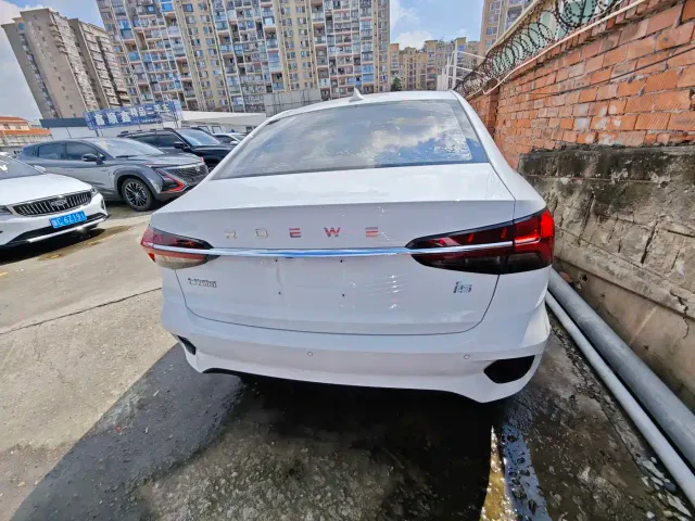 Roewe i5 — Фото автомобиля 15