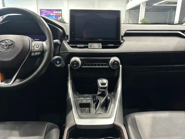 Toyota RAV4 — Фото автомобиля 12