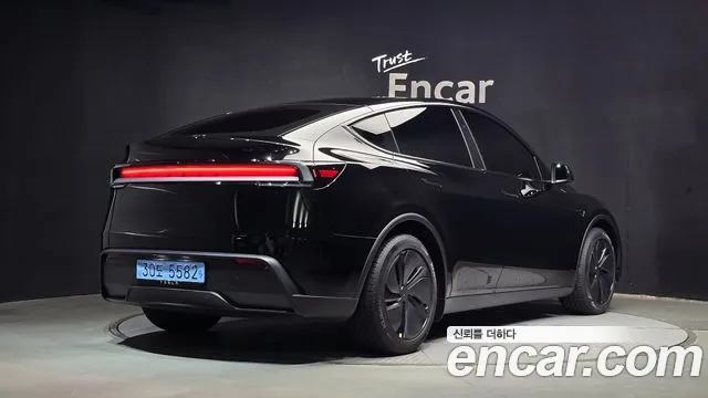 Tesla Model Y — Фото автомобиля 2
