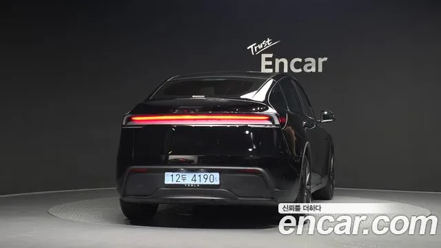 Tesla Model Y — Фото автомобиля 4