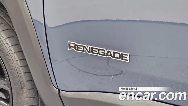 Jeep Renegade — Фото автомобиля 29