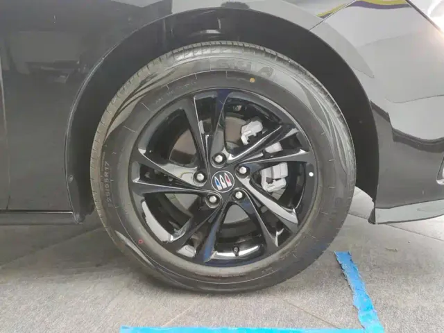Buick Regal — Фото автомобиля 6