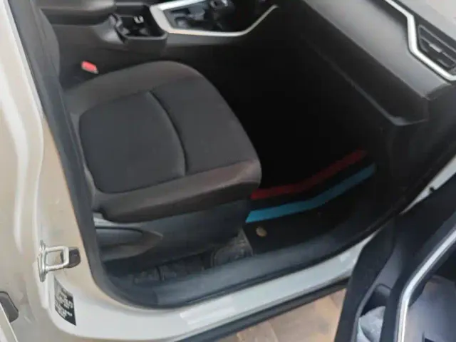 Toyota RAV4 — Фото автомобиля 8