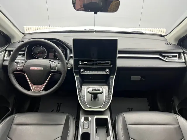 Haval M6 — Фото автомобиля 9