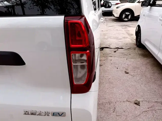 Wuling Zhiguang NEV — Фото автомобиля 7