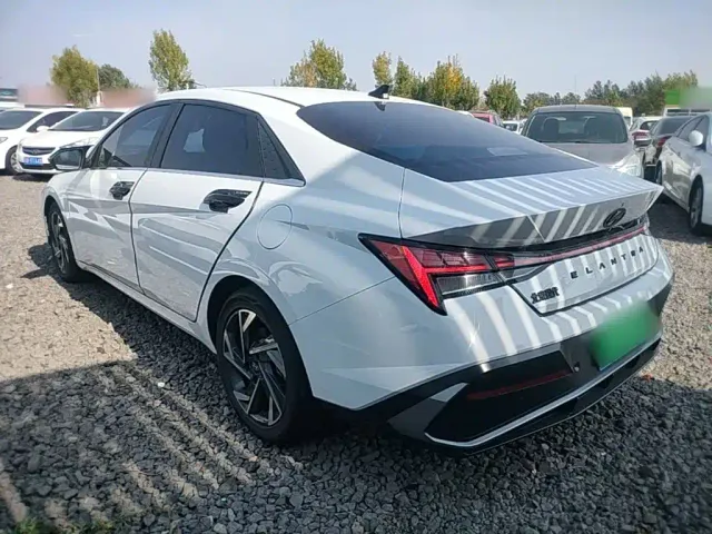 Hyundai Elantra — Фото автомобиля 4