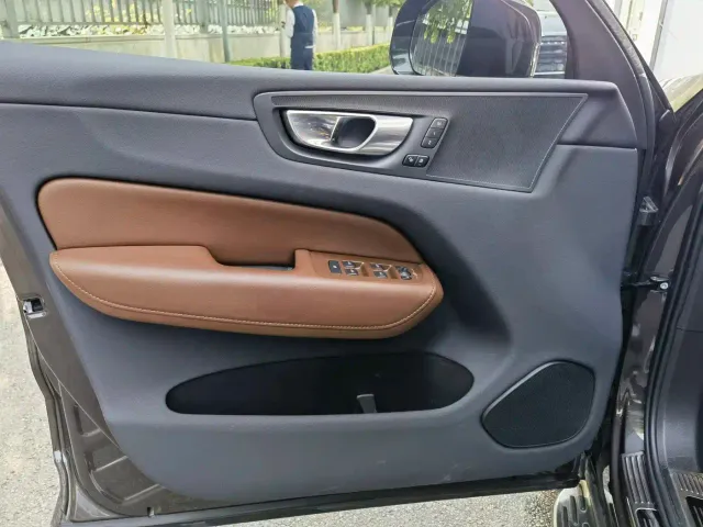 Volvo XC60 — Фото автомобиля 7