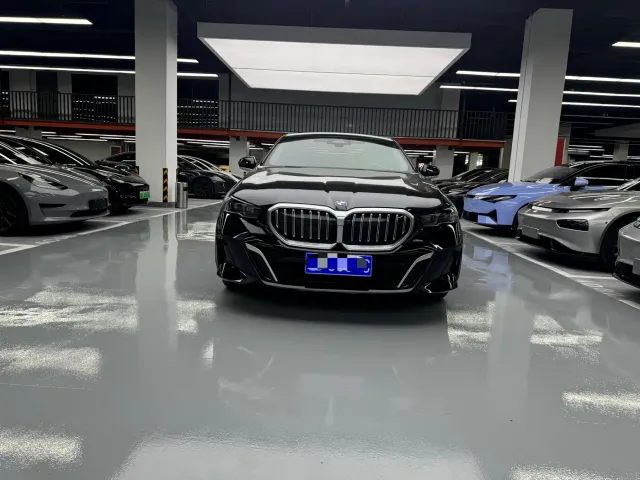 BMW 5 Series — Фото автомобиля 2