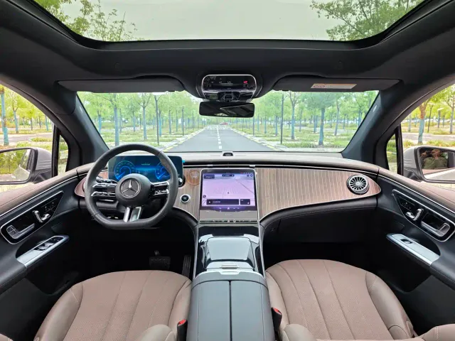Mercedes-Benz EQE SUV — Фото автомобиля 17