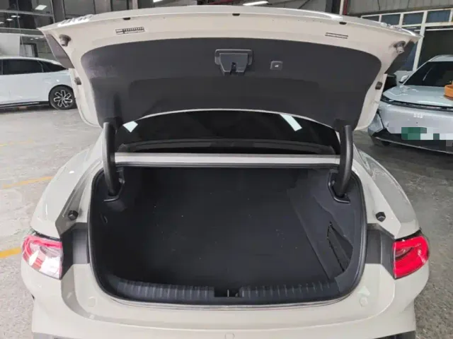 Xiaomi SU7 — Фото автомобиля 18