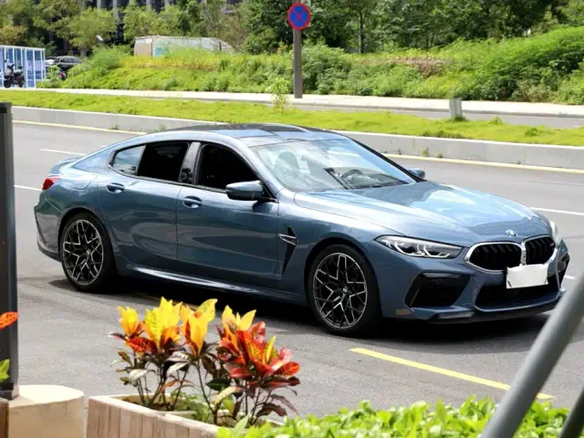 BMW M8 — Фото автомобиля 3