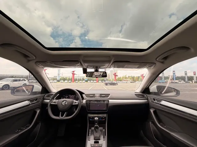 Skoda Superb — Фото автомобиля 7