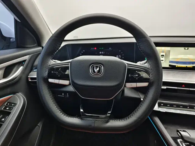 Changan Eado — Фото автомобиля 6