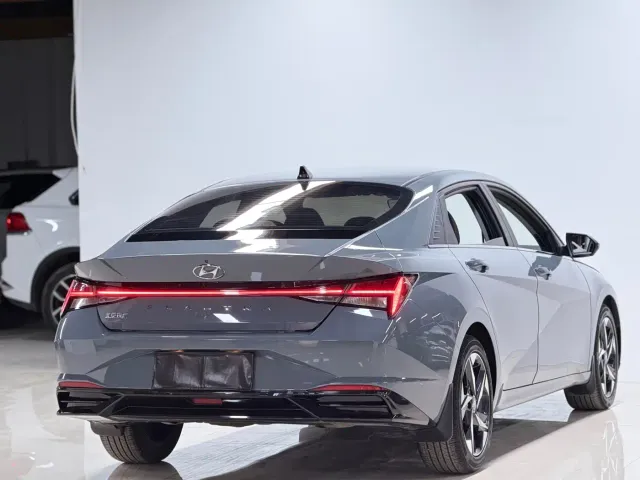 Hyundai Elantra — Фото автомобиля 5