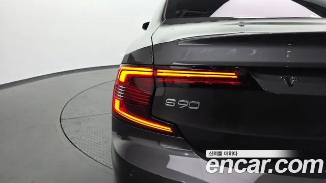 Volvo S90 — Фото автомобиля 8