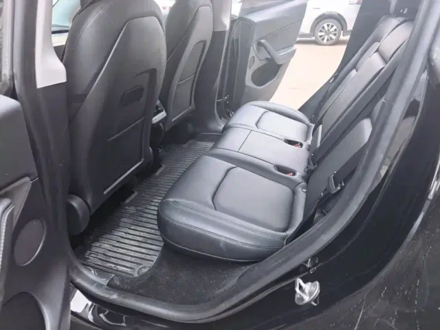 Tesla Model Y — Фото автомобиля 16