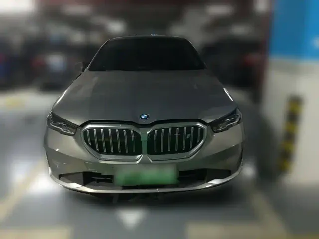 BMW i5 — Фото автомобиля 2