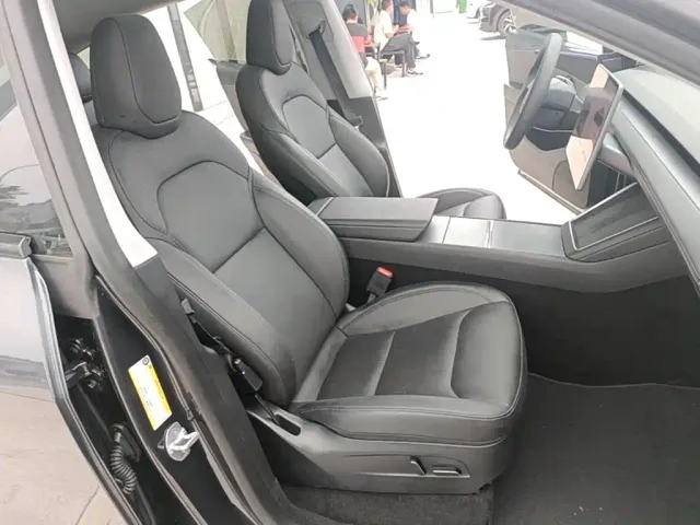 Tesla Model Y — Фото автомобиля 24