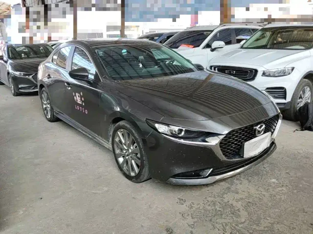 Mazda Axela — Фото автомобиля 3