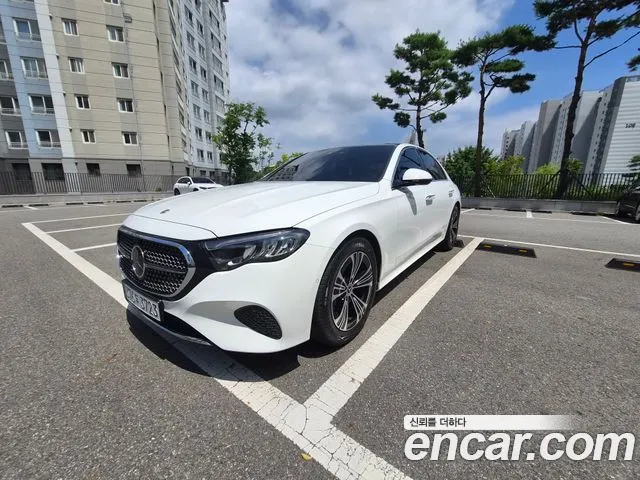 Фотография автомобиля — Mercedes-Benz E-Class