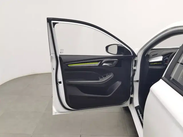 Roewe i5 — Фото автомобиля 8