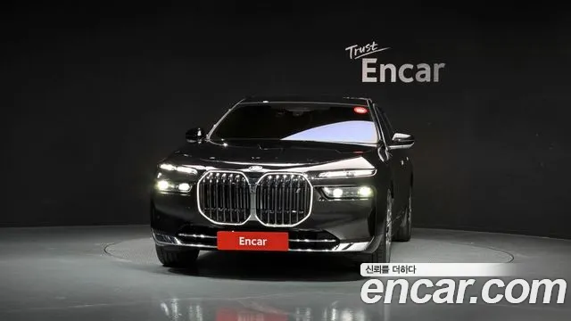 BMW i7 xDrive 60 Design Pure Excellence — Фото автомобиля 3
