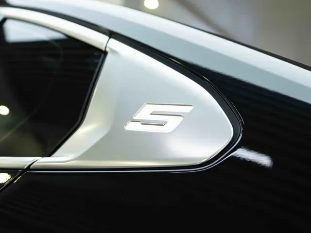 BMW 5 Series — Фото автомобиля 18