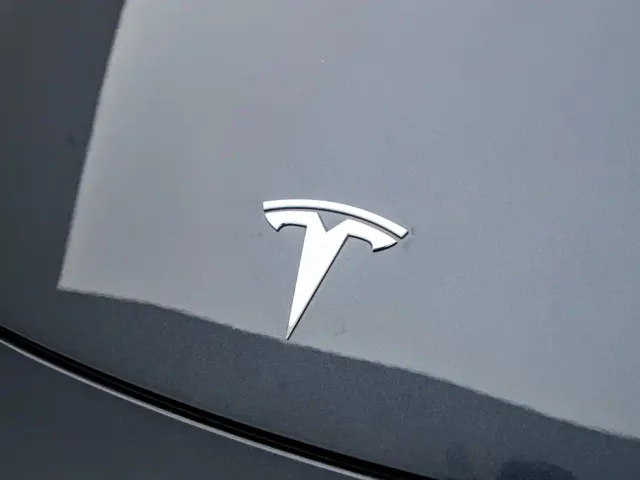 Tesla Model Y — Фото автомобиля 21