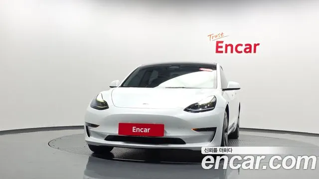 Tesla Model 3 — Фото автомобиля 3