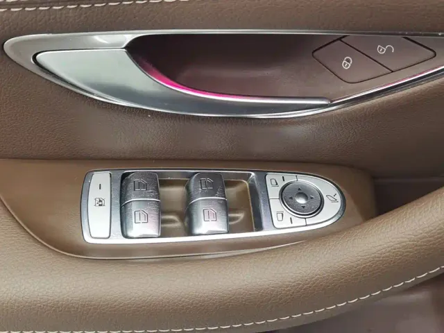 Mercedes-Benz E-Class — Фото автомобиля 9