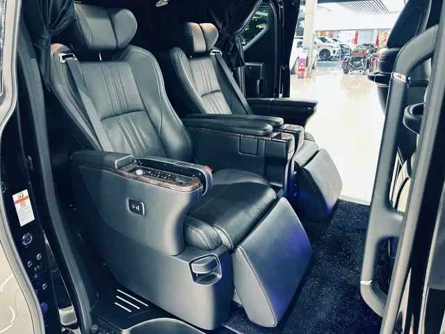 Toyota Vellfire — Фото автомобиля 10
