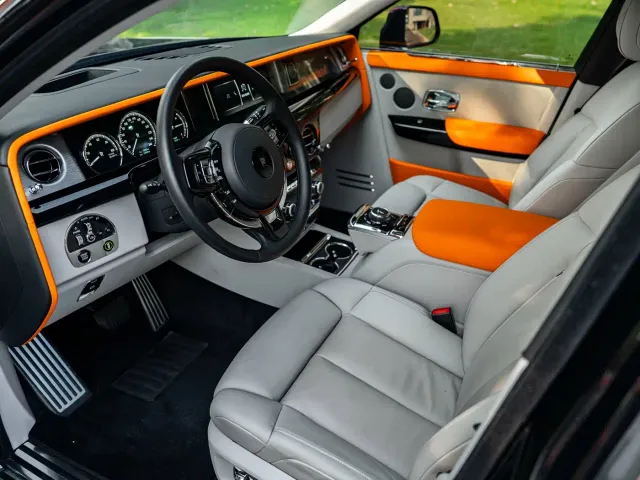 Rolls-Royce Phantom — Фото автомобиля 12