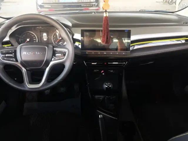 Roewe i5 — Фото автомобиля 12