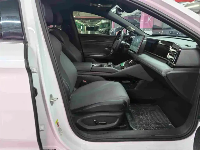 BYD Qin L — Фото автомобиля 12