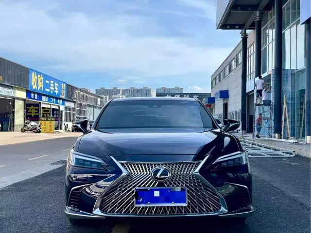 Lexus ES — Фото автомобиля 2