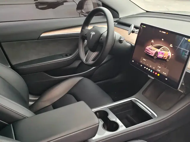 Tesla Model 3 — Фото автомобиля 6