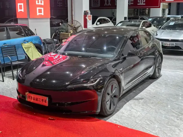 Фотография автомобиля — Tesla Model 3