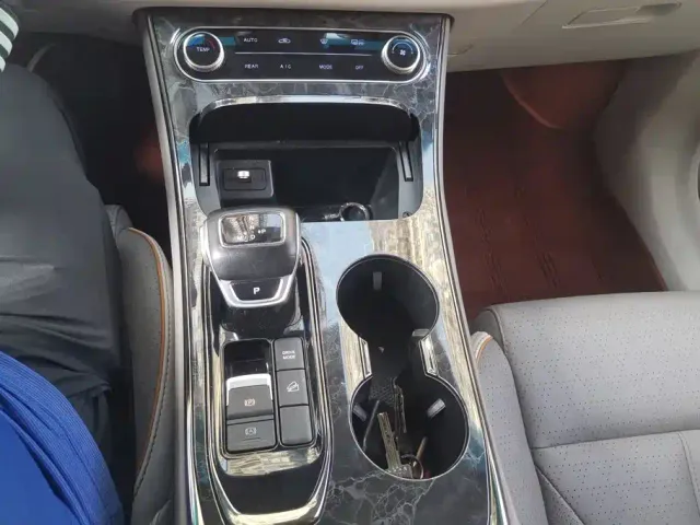Forthing Yacht — Фото автомобиля 16