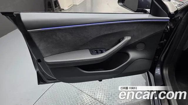 Tesla Model 3 — Фото автомобиля 13