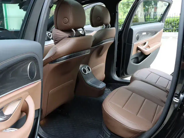 Mercedes-Benz E-Class — Фото автомобиля 7