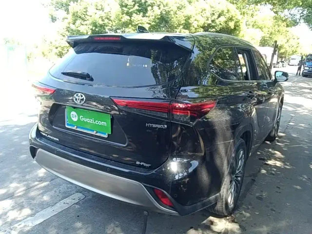 Toyota Highlander — Фото автомобиля 6