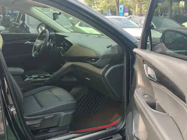Buick Envision Plus — Фото автомобиля 8
