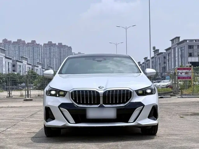 BMW 5 Series — Фото автомобиля 20