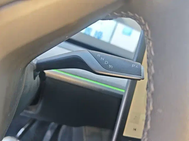 Tesla Model Y — Фото автомобиля 13