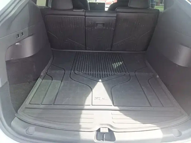 Tesla Model Y — Фото автомобиля 18